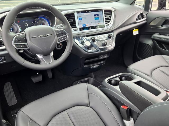 new 2025 Chrysler Pacifica car, priced at $41,532