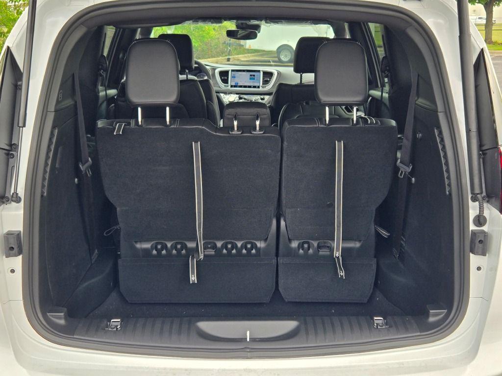 new 2025 Chrysler Pacifica car, priced at $40,984