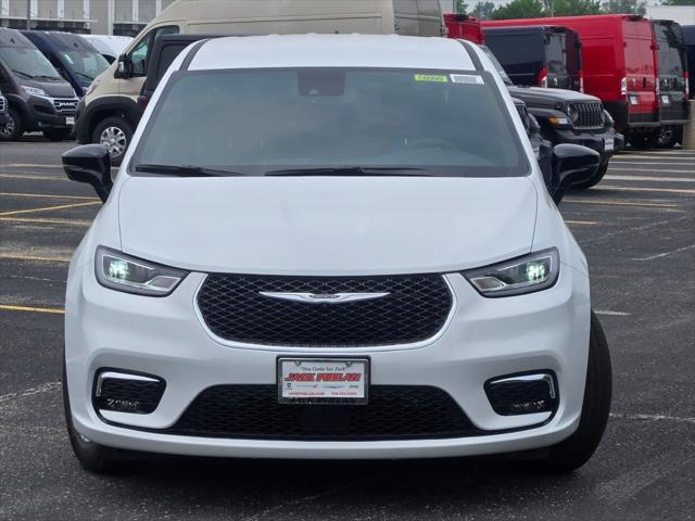 new 2025 Chrysler Pacifica car, priced at $41,532