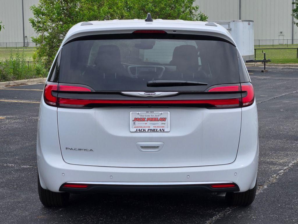 new 2025 Chrysler Pacifica car, priced at $40,984