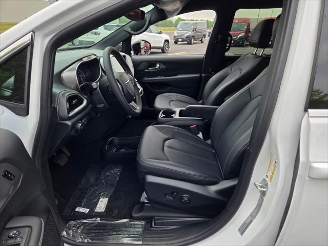 new 2025 Chrysler Pacifica car, priced at $41,532