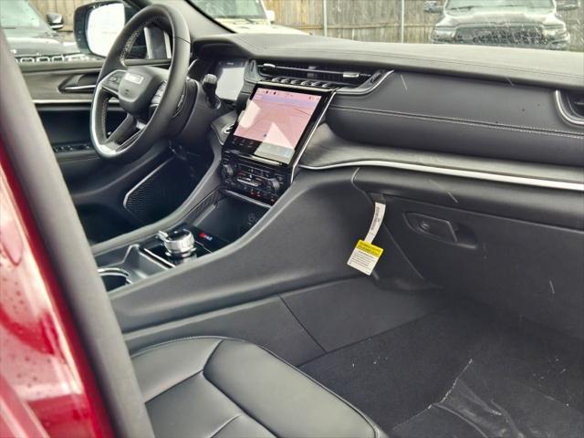 new 2025 Jeep Grand Cherokee car, priced at $45,921