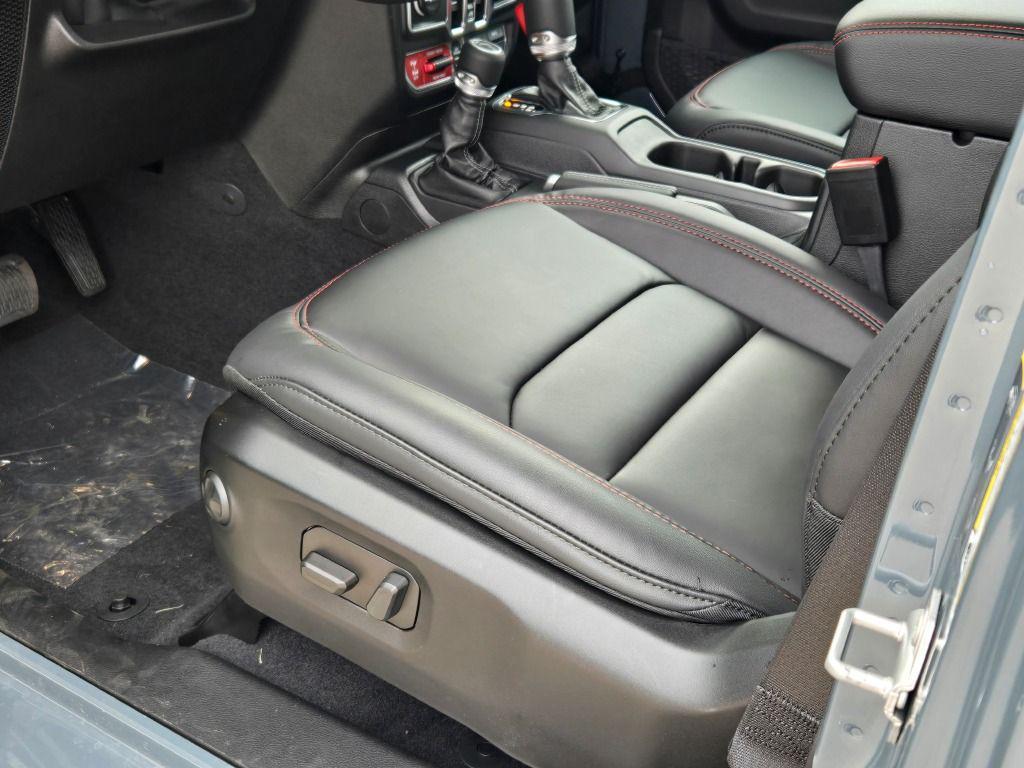new 2025 Jeep Wrangler car, priced at $59,655