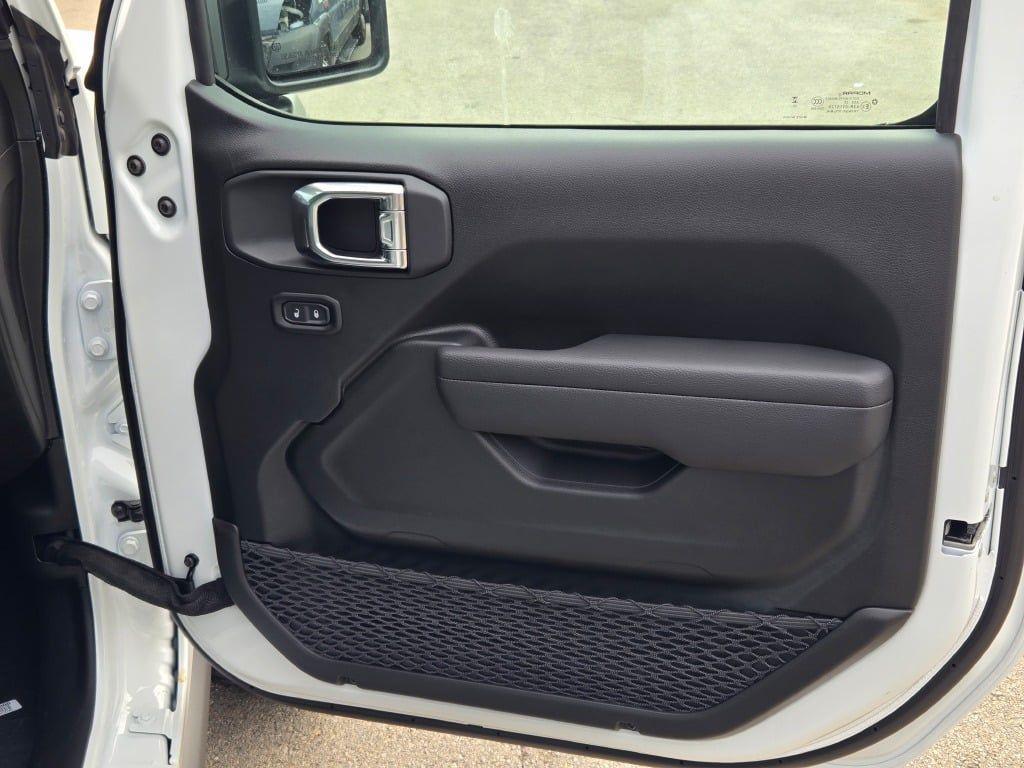 new 2025 Jeep Wrangler car, priced at $38,460