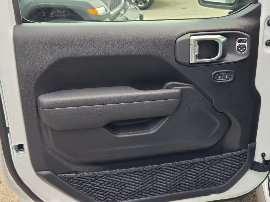 new 2025 Jeep Wrangler car, priced at $38,460