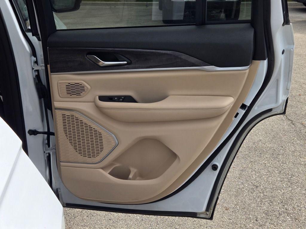 used 2024 Jeep Grand Cherokee car, priced at $38,533
