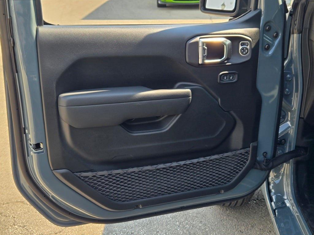 new 2025 Jeep Wrangler car, priced at $45,018
