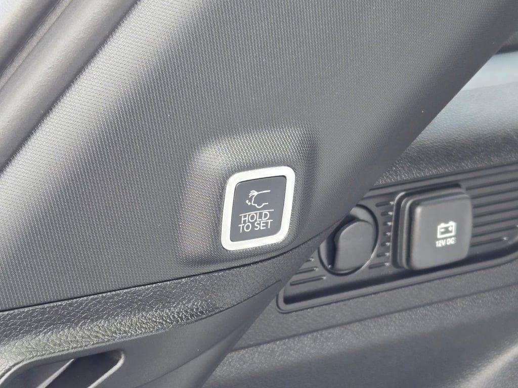 new 2025 Jeep Grand Cherokee car, priced at $40,089