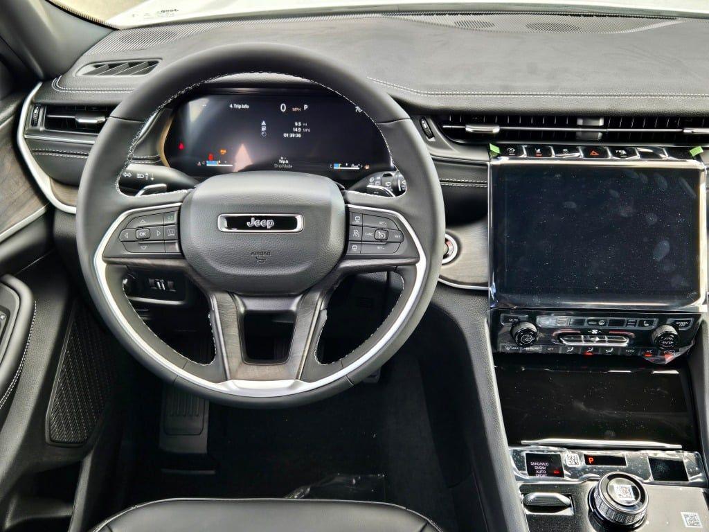 new 2025 Jeep Grand Cherokee car, priced at $40,089