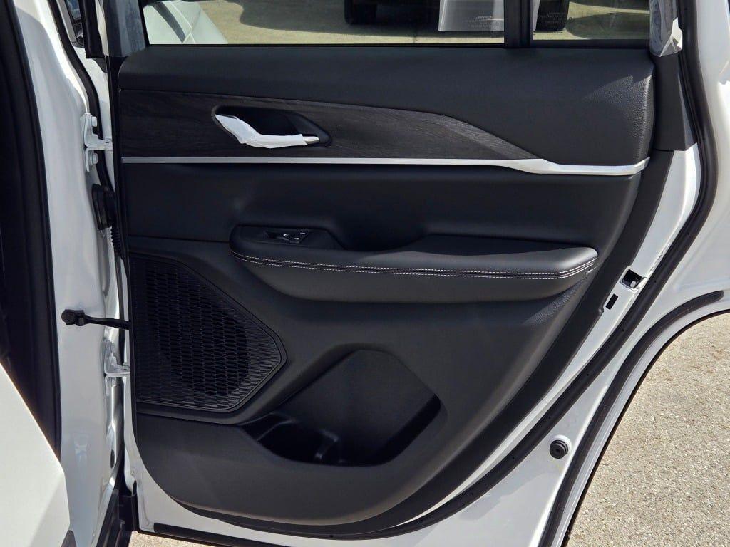 new 2025 Jeep Grand Cherokee car, priced at $40,089