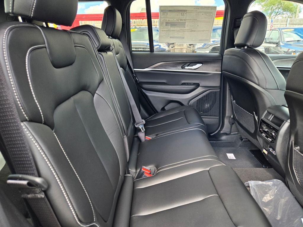 new 2025 Jeep Grand Cherokee car, priced at $40,089