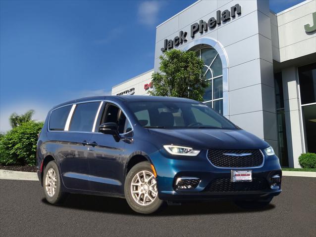 new 2025 Chrysler Pacifica car, priced at $42,587