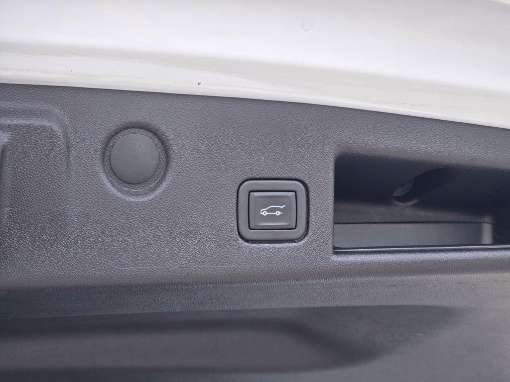 used 2023 Chevrolet Equinox car, priced at $24,542