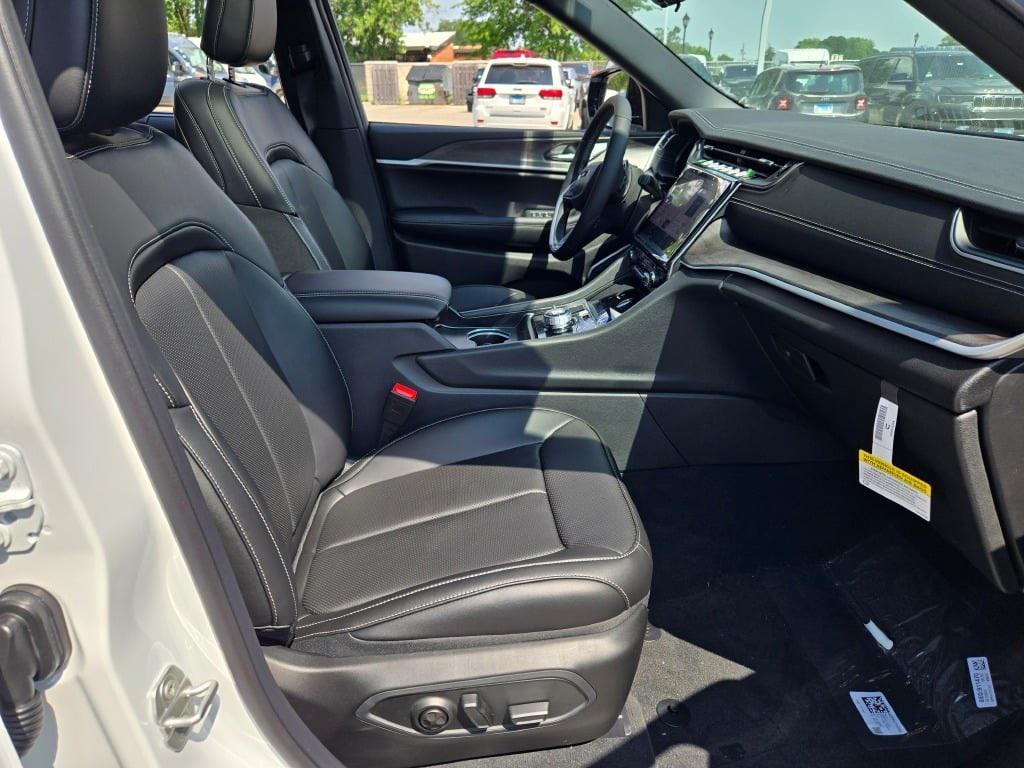 new 2025 Jeep Grand Cherokee car, priced at $50,411