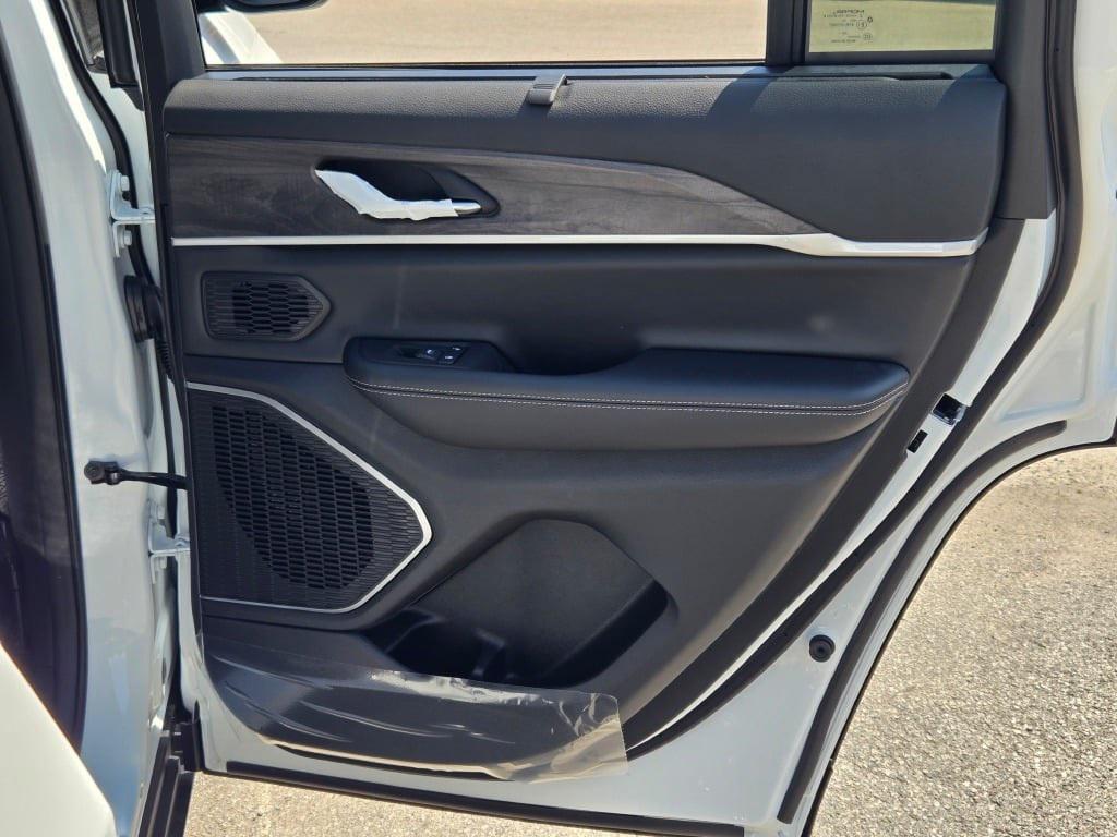new 2025 Jeep Grand Cherokee car, priced at $50,411