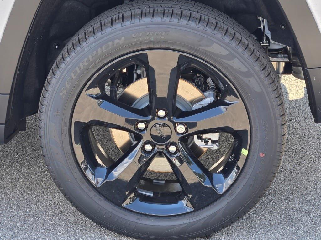 new 2025 Jeep Grand Cherokee car, priced at $50,411
