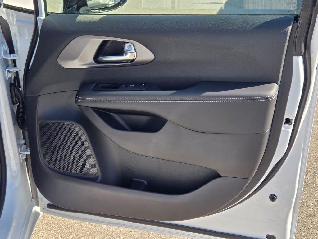 new 2026 Chrysler Pacifica car, priced at $41,866