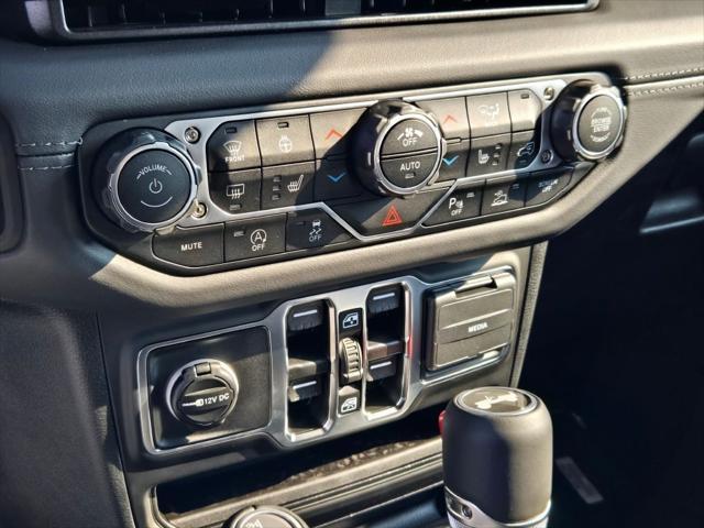 new 2025 Jeep Wrangler car, priced at $53,322