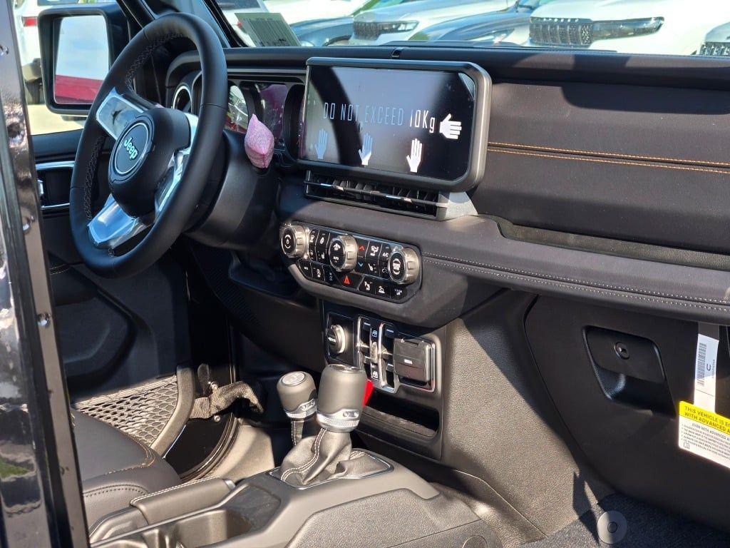new 2025 Jeep Wrangler car, priced at $51,658