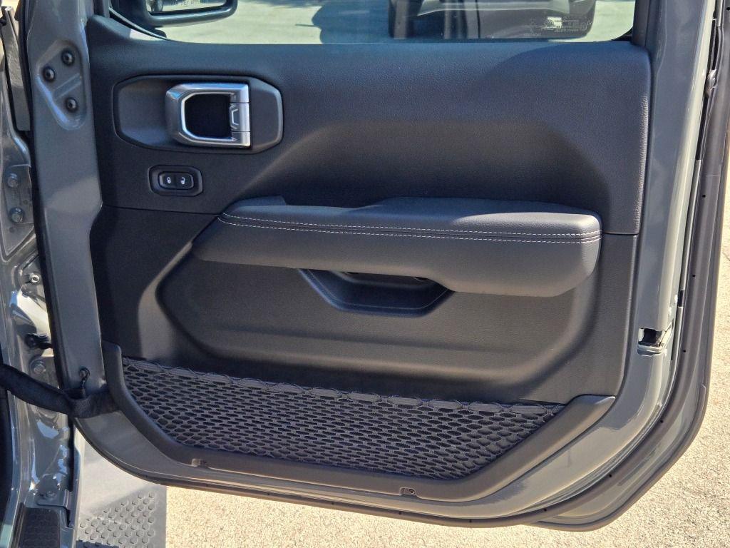 used 2022 Jeep Wrangler Unlimited car, priced at $37,765