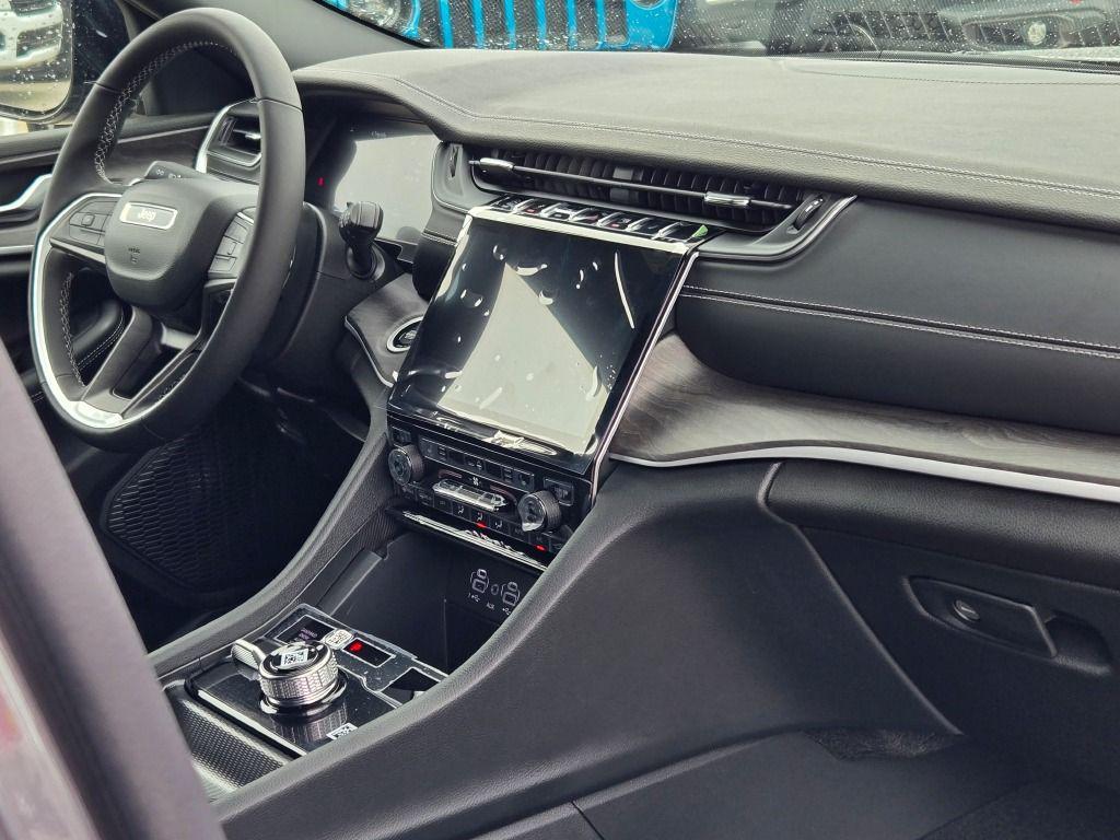 new 2025 Jeep Grand Cherokee L car, priced at $42,335