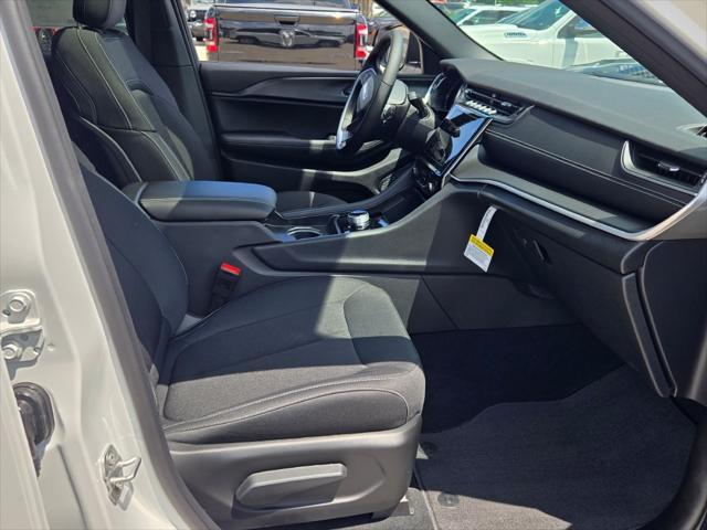 new 2025 Jeep Grand Cherokee car, priced at $38,677