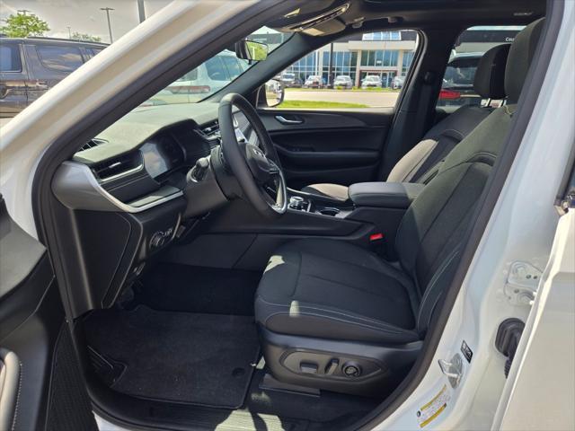 new 2025 Jeep Grand Cherokee car, priced at $38,677