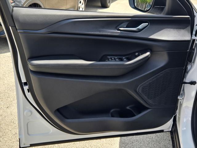 new 2025 Jeep Grand Cherokee car, priced at $38,677
