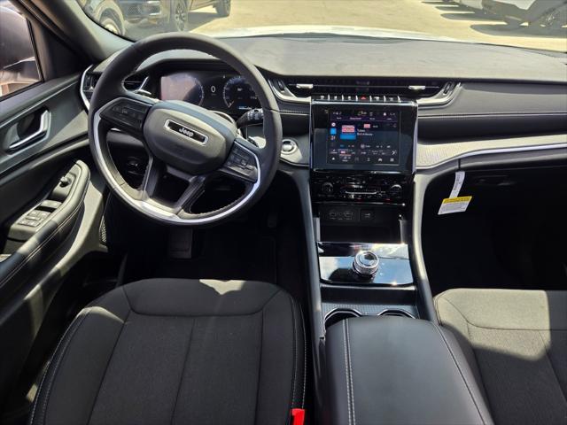 new 2025 Jeep Grand Cherokee car, priced at $38,677