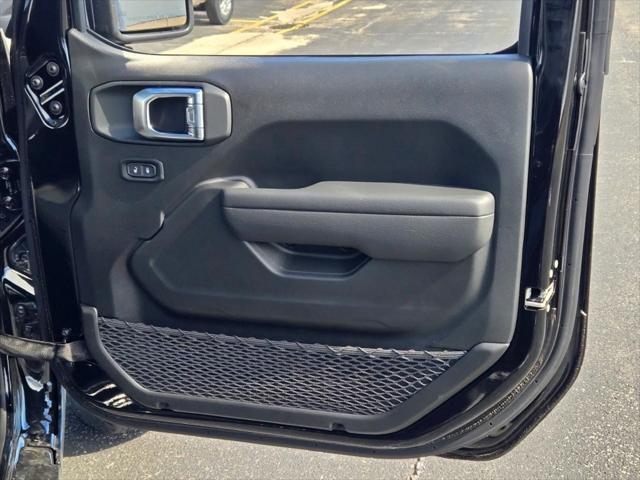 new 2025 Jeep Wrangler car, priced at $47,398