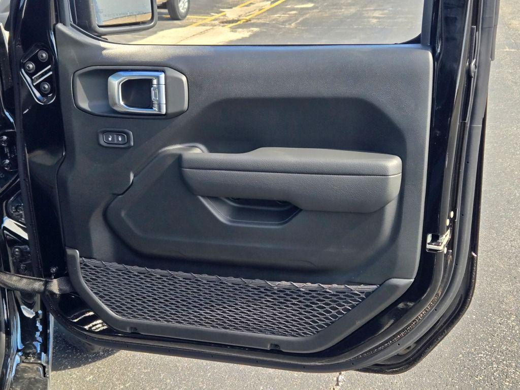 new 2025 Jeep Wrangler car, priced at $45,298
