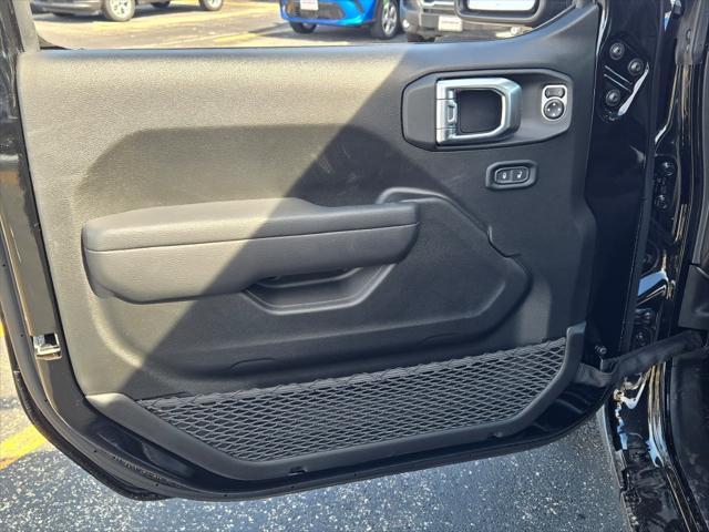 new 2025 Jeep Wrangler car, priced at $47,586