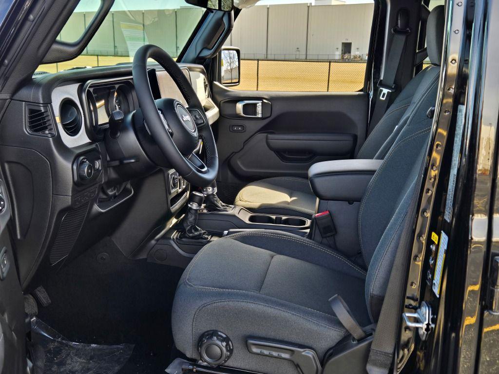 new 2025 Jeep Wrangler car, priced at $45,298