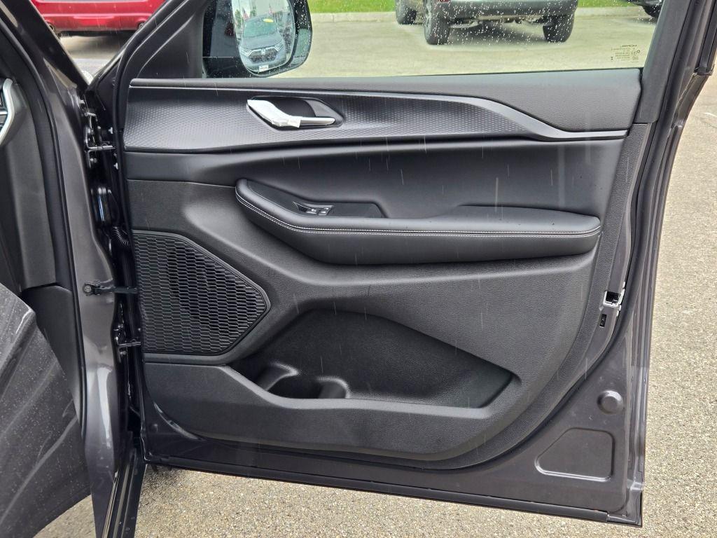 new 2025 Jeep Grand Cherokee L car, priced at $42,656