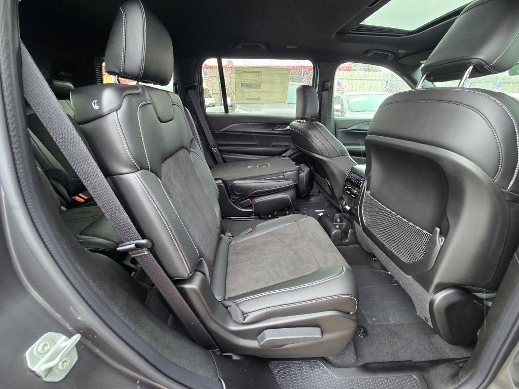 new 2025 Jeep Grand Cherokee L car, priced at $42,656