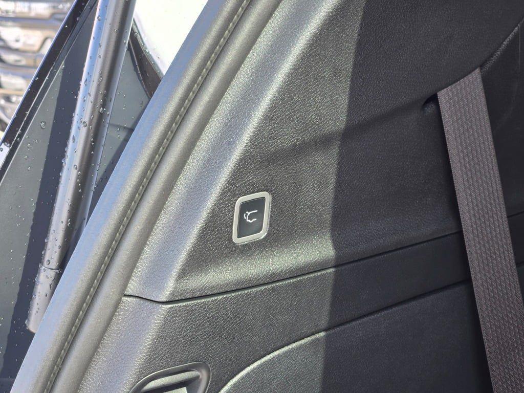 new 2026 Chrysler Pacifica car, priced at $51,257