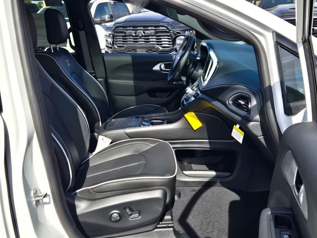 new 2026 Chrysler Pacifica car, priced at $51,257
