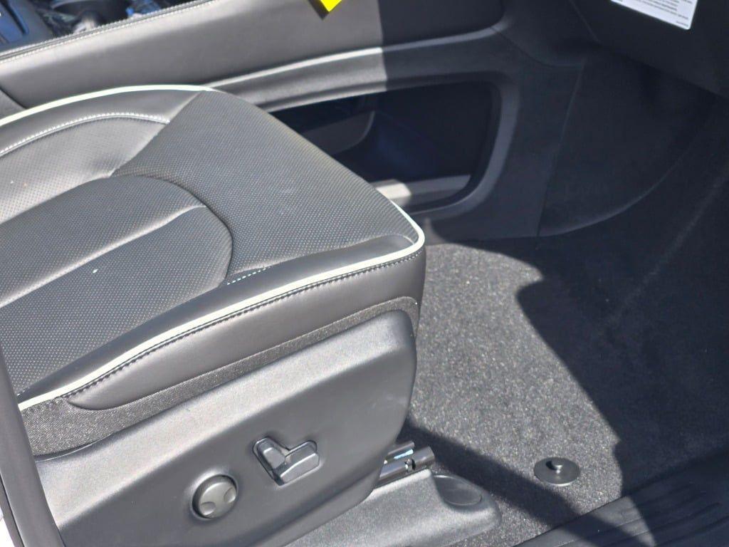 new 2026 Chrysler Pacifica car, priced at $51,257