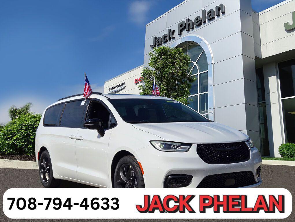 new 2026 Chrysler Pacifica car, priced at $51,257