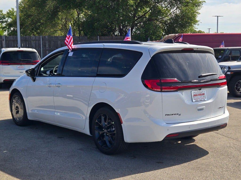 new 2026 Chrysler Pacifica car, priced at $51,257