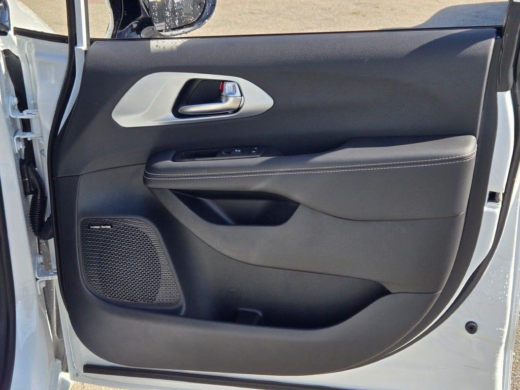 new 2026 Chrysler Pacifica car, priced at $51,257