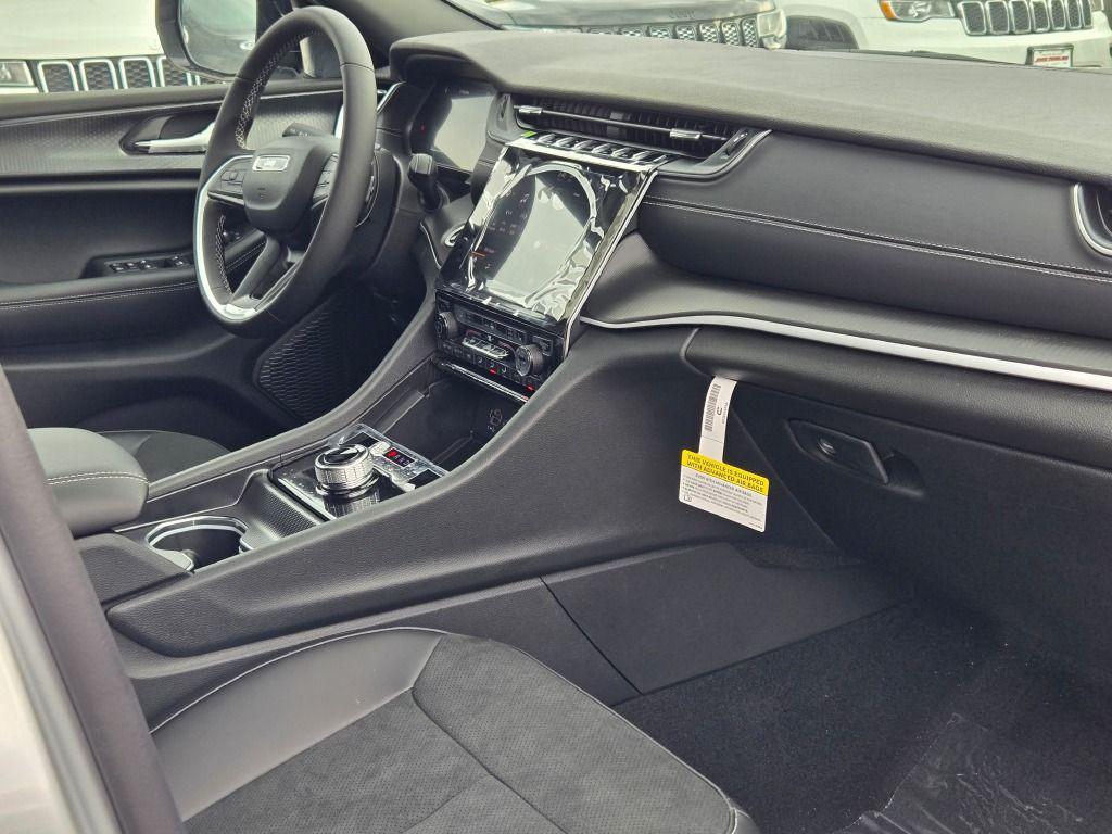 new 2025 Jeep Grand Cherokee car, priced at $41,829
