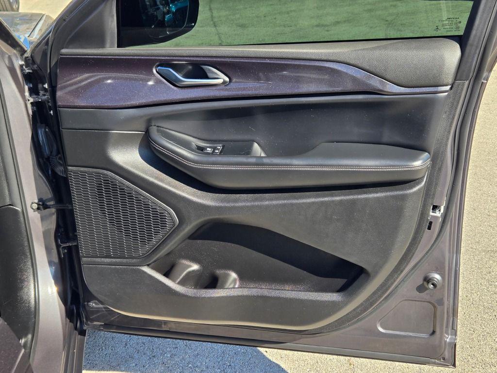 used 2023 Jeep Grand Cherokee car, priced at $30,118