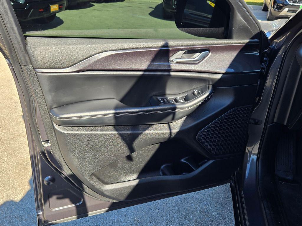 used 2023 Jeep Grand Cherokee car, priced at $30,118