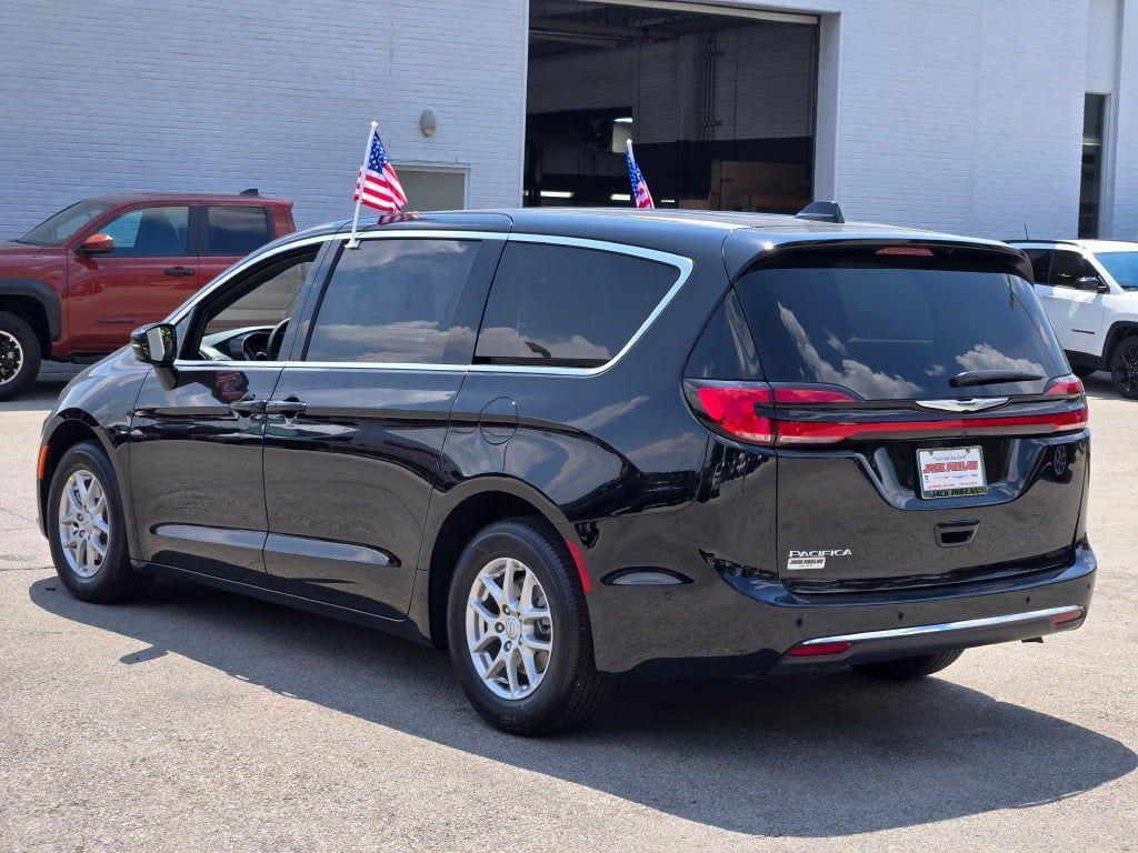 new 2025 Chrysler Pacifica car, priced at $40,984