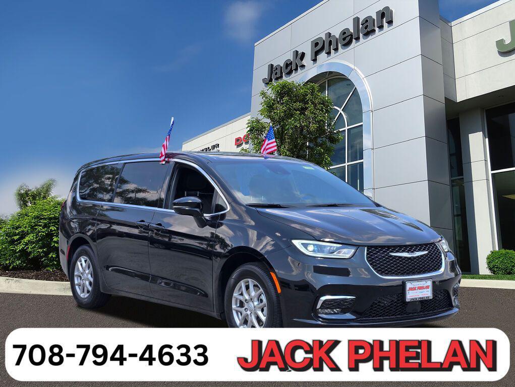 new 2025 Chrysler Pacifica car, priced at $40,984