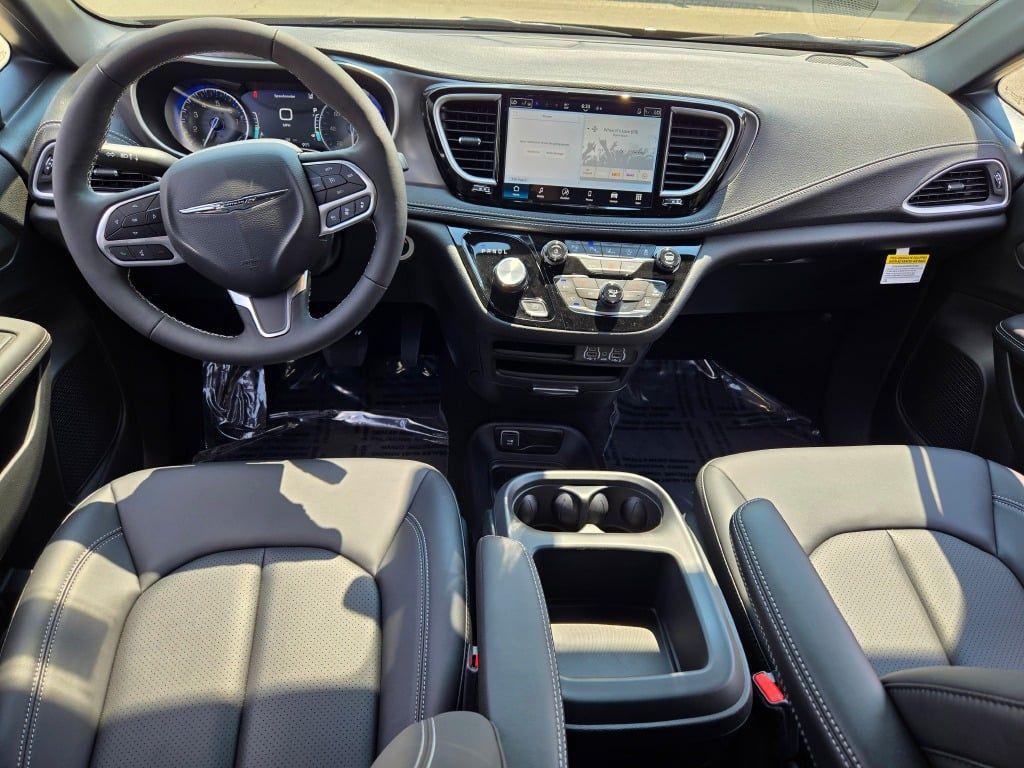 new 2025 Chrysler Pacifica car, priced at $40,984
