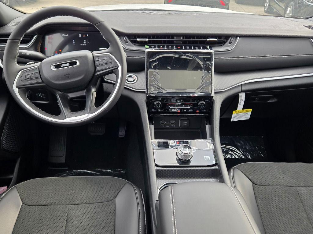 new 2025 Jeep Grand Cherokee car, priced at $39,310