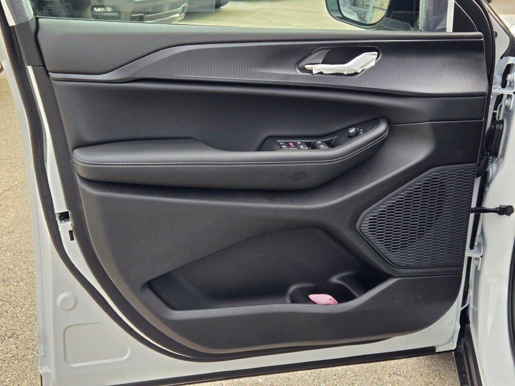 new 2025 Jeep Grand Cherokee car, priced at $39,310