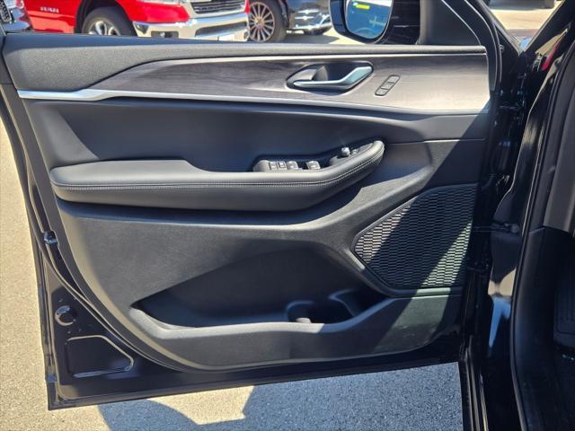 new 2025 Jeep Grand Cherokee car, priced at $47,366